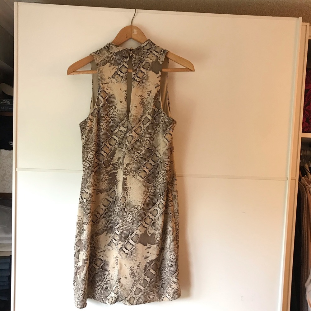 LAST DAY TO BUY!! GUESS DRESS - Picture 6 of 10